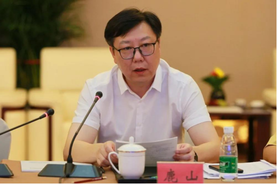 鹿山厅长2.png